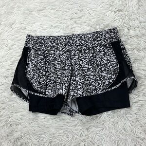 Lululemon Work Out To Water Short Ice Breaker White Black / Black